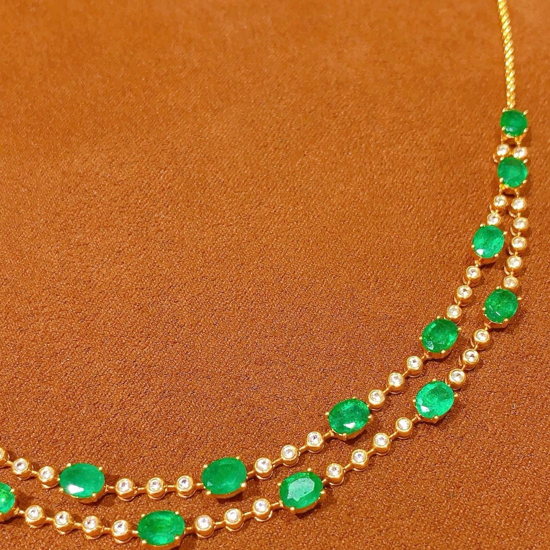 14k Gold 6.38 Ct Natural Emerald & Sapphire Necklace: Ref:231166269 // gold content:14k gold // main gemstone:emerald // shape:oval // carat weight:6. 38ct // color:green // treatment:natural // // adjacent gemstone 2 : sapphire // number of stones:53 //