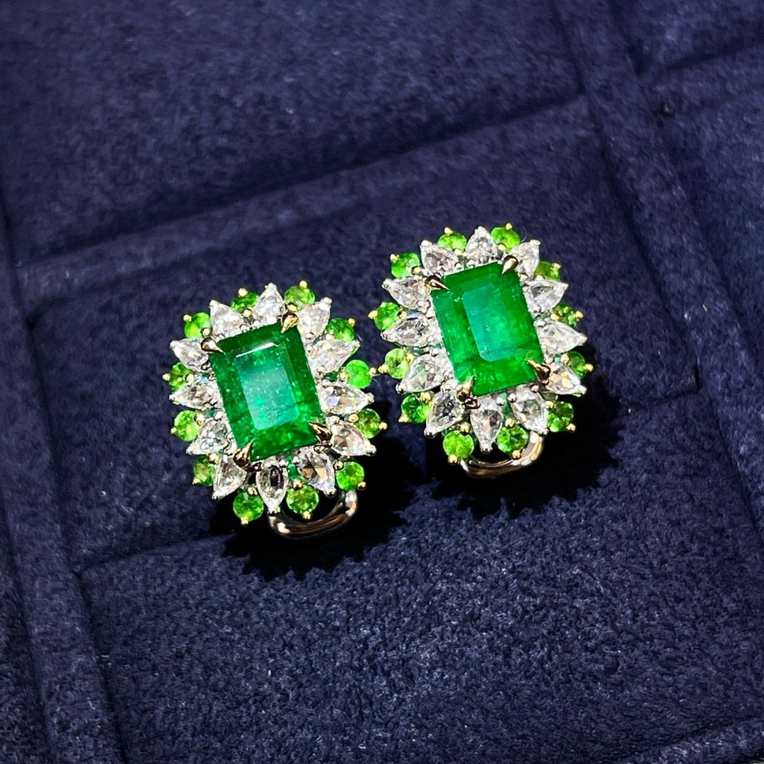 14k Gold 2.99 Ctw Vivid Green Natural Emerald & Diamond Earrings: Ref:231166283 // gold content:14k gold // main gemstone:emerald // shape:octagonal // carat weight:2. 47ct // color:vivid green // treatment:natural // // adjacent gemstone 2 : diamond // shape:pear