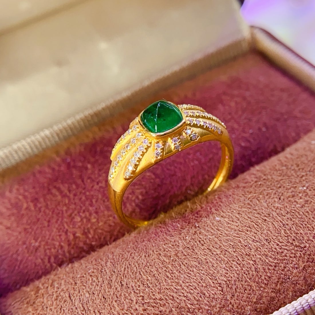 14k Gold 0.65 Ct Vivid Green Natural Emerald & Diamond Ring - 4