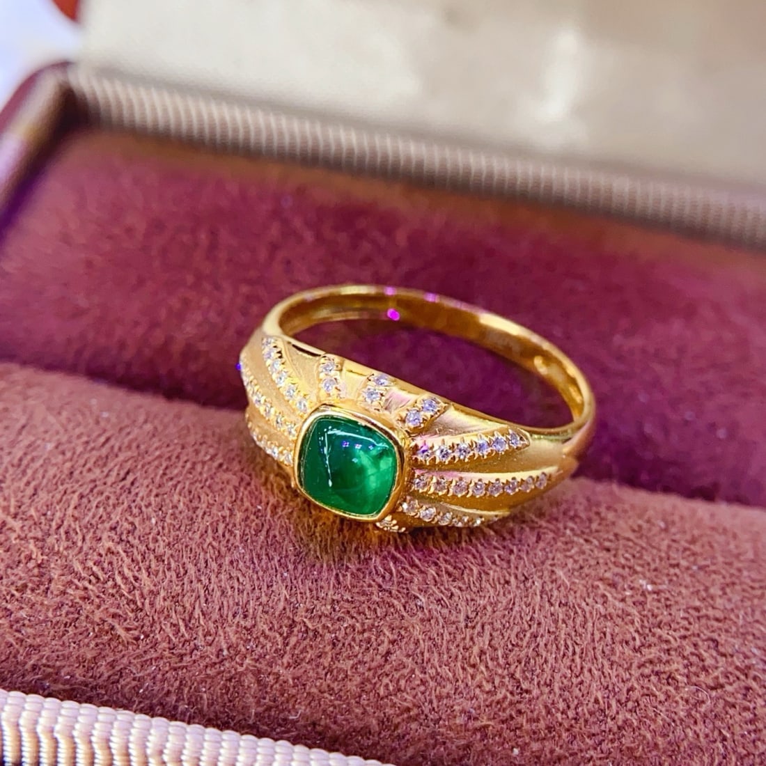 14k Gold 0.65 Ct Vivid Green Natural Emerald & Diamond Ring - 5