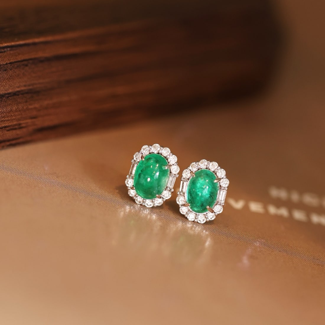 14k Gold 1.86 Ctw Natural Emerald & Diamond Earrings: Ref:231166307 // gold content:14k gold // main gemstone:emerald // shape:oval // carat weight:1. 52ct // color:green // treatment:natural // // adjacent gemstone 2 : diamond // shape:multiple //