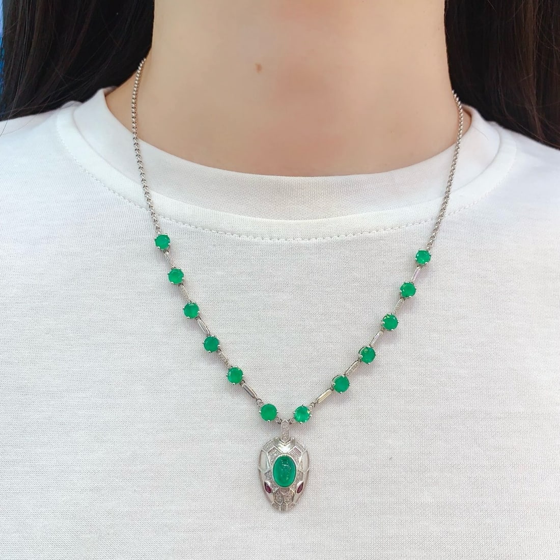 14k Gold 9.15 Ct Natural Emerald & Diamond Necklace: Ref:231166308 // gold content:14k gold // main gemstone:emerald // shape:multiple // carat weight:9. 15ct // color:green // treatment:natural // // adjacent gemstone 2 : diamond // number of