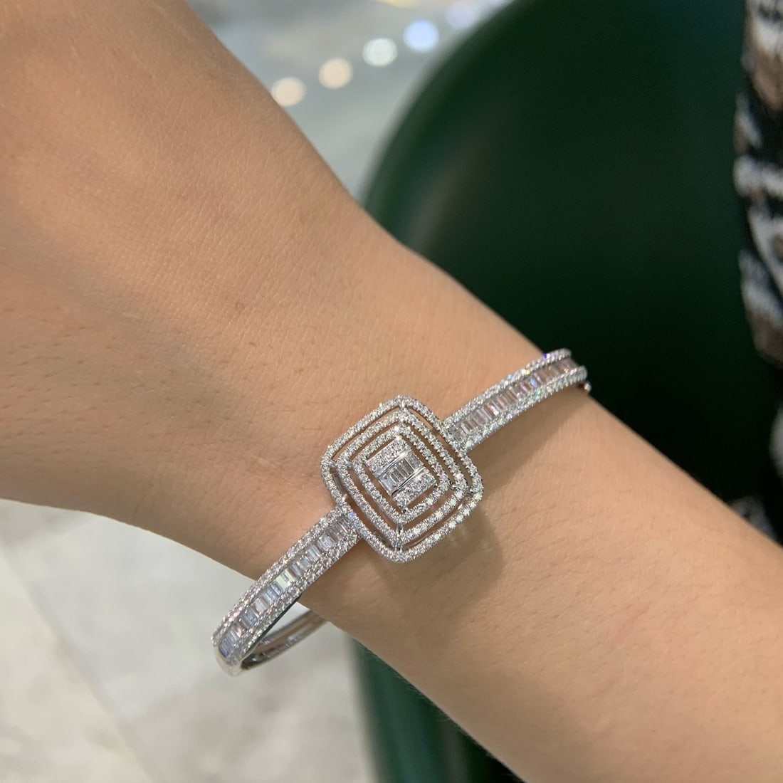 14k Gold 2 Ct Natural H Diamond Bangle: Ref:231166310 // gold content:14k gold // main gemstone:diamond // shape:multiple // carat weight:2ct // clarity grade:vs-si // color:h // treatment:natural //
