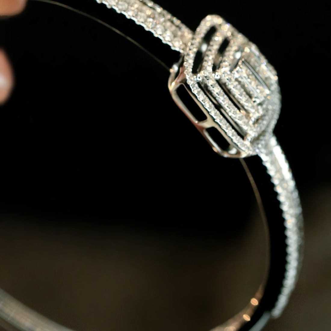 14k Gold 2 Ct Natural H Diamond Bangle - 4