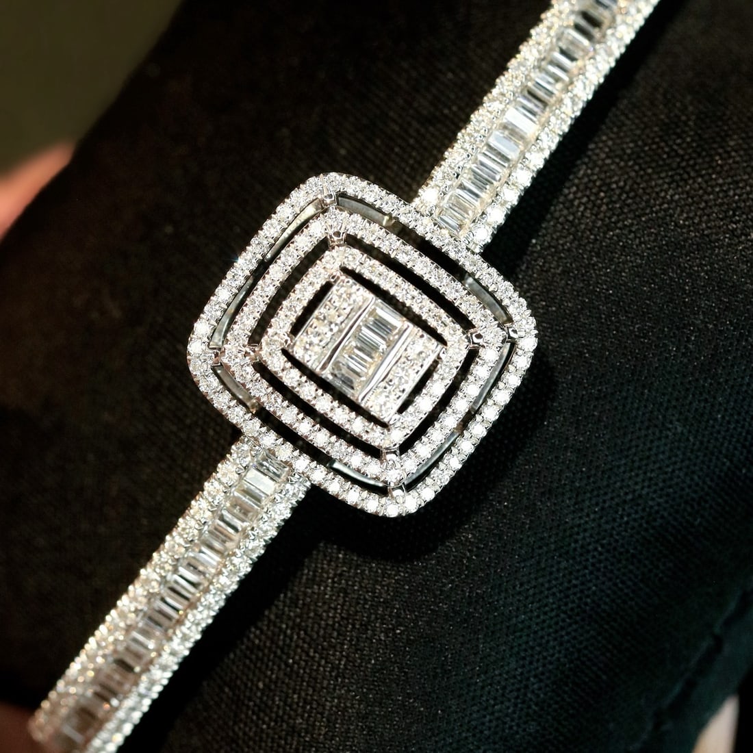 14k Gold 2 Ct Natural H Diamond Bangle - 7