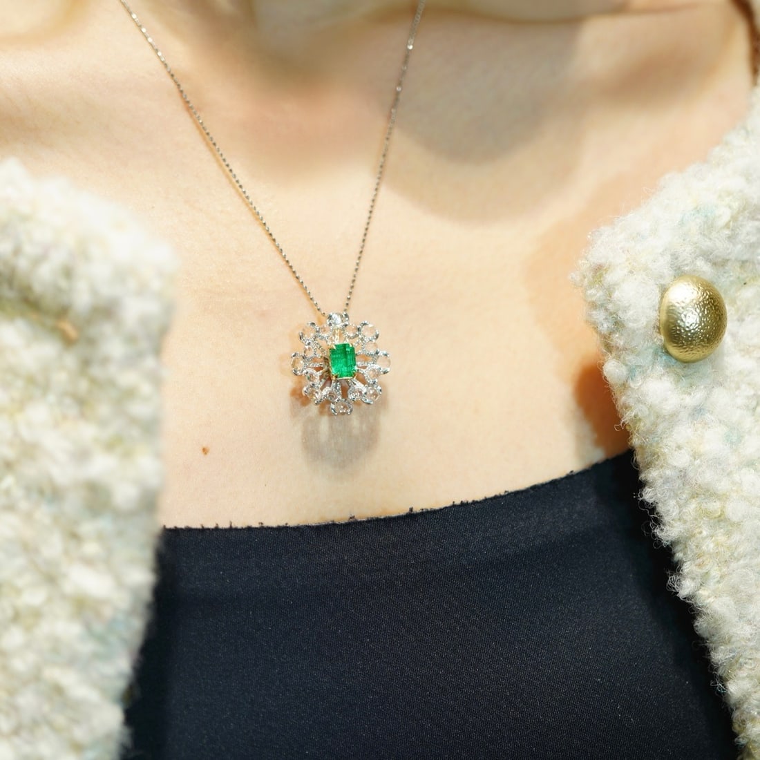 14k Gold 1.1 Ct Vivid Green Natural Emerald & Diamond & Sapphire Ring/pendant( Without Chain ): Ref:231166318 // gold content:14k gold // ring size:7. 25us // // main gemstone:emerald // shape:octagonal // carat weight:1. 1ct // color:vivid green // treatment:natural // // adjacent gemstone 2 : 