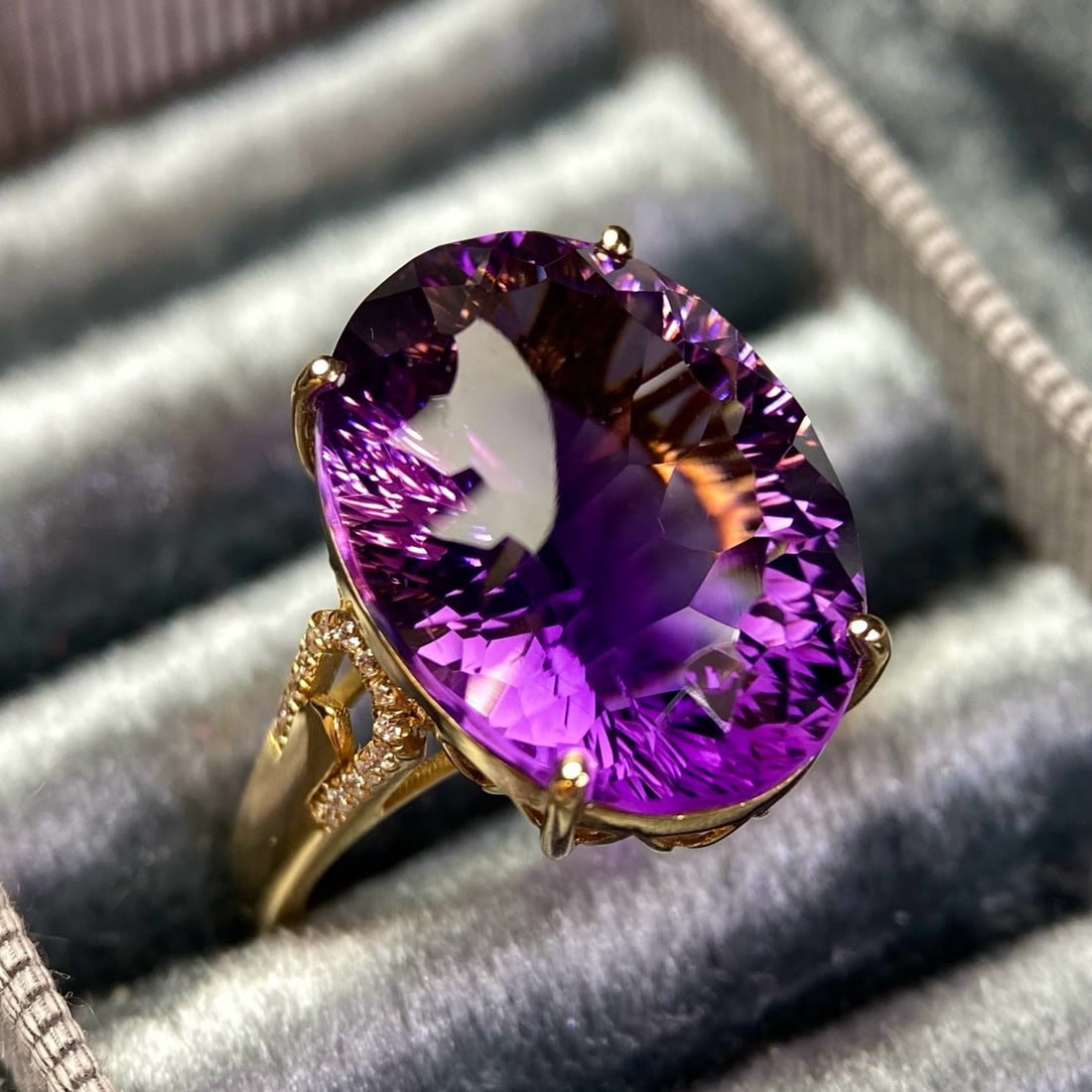 14k Gold 13.7 Ct Natural Amethyst & Diamond Ring: Ref:231166322 // gold content:14k gold // ring size:7. 25us // // main gemstone:amethyst // shape:oval // carat weight:13. 7ct // color:purple // treatment:natural // // adjacent gemstone 2 : diamond