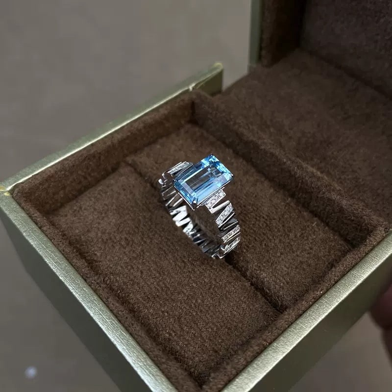 14k Gold 1.85 Ct Natural Aquamarine & Diamond Ring: Ref:231166324 // gold content:14k gold // ring size:7. 25us // // main gemstone:aquamarine // shape:octagonal // carat weight:1. 85ct // color:blue // treatment:natural // // adjacent gemstone 2 :