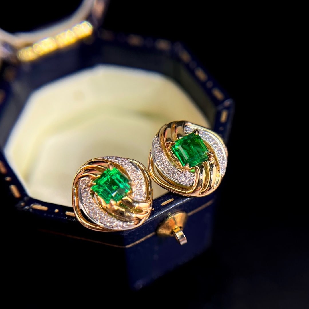 14k Gold 0.55 Ctw Vivid Green Natural Emerald & Diamond Earrings - 3