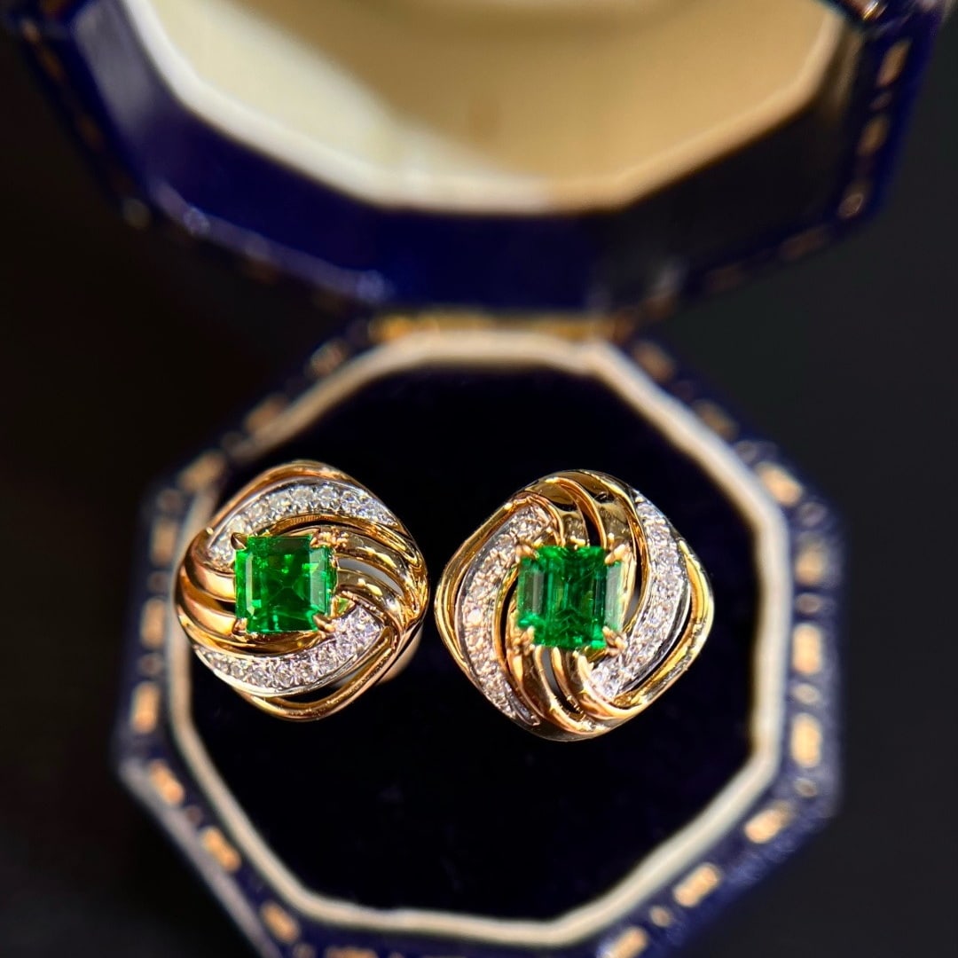 14k Gold 0.55 Ctw Vivid Green Natural Emerald & Diamond Earrings - 4