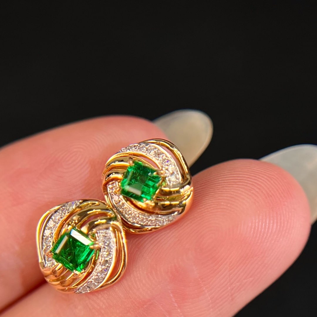 14k Gold 0.55 Ctw Vivid Green Natural Emerald & Diamond Earrings - 6