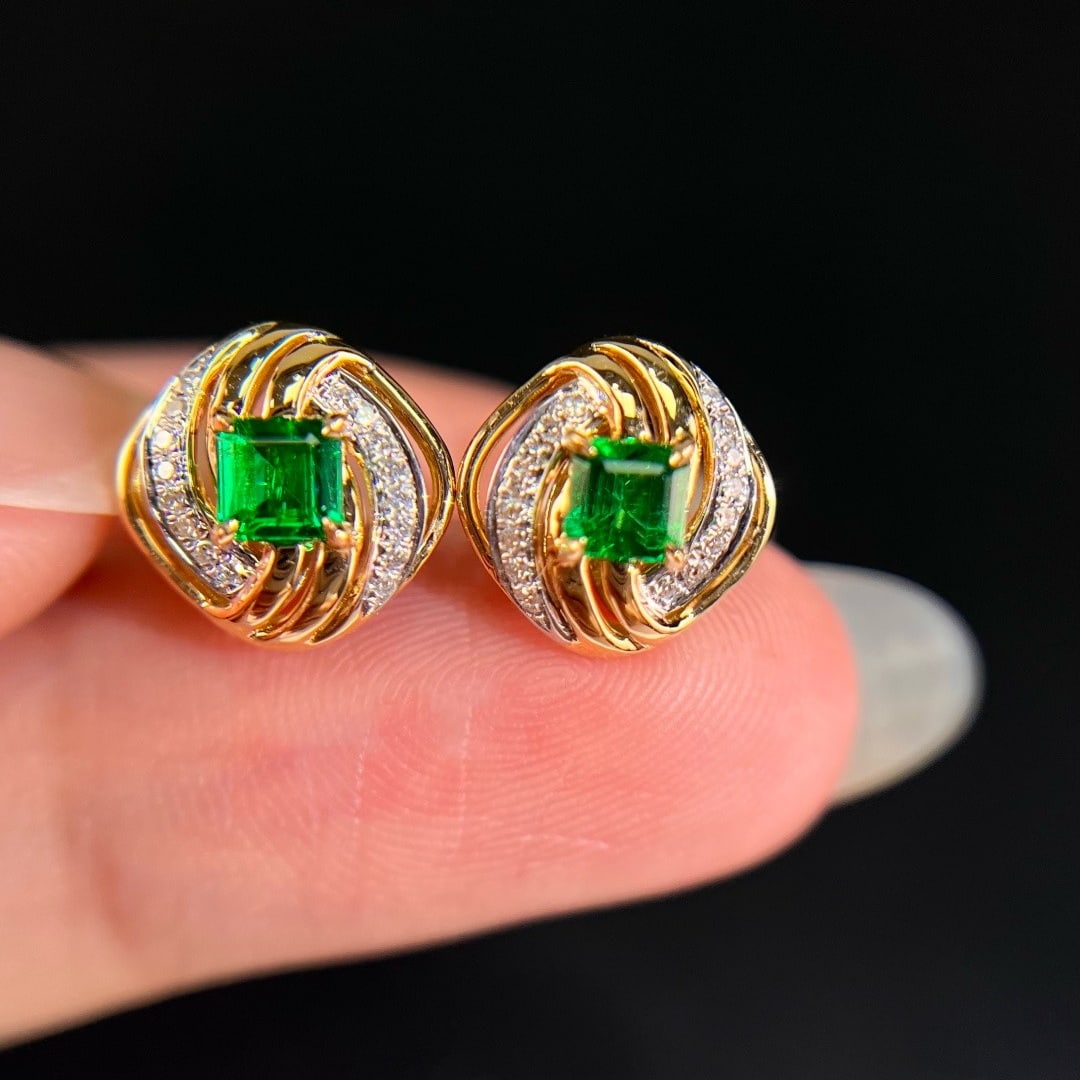 14k Gold 0.55 Ctw Vivid Green Natural Emerald & Diamond Earrings - 8