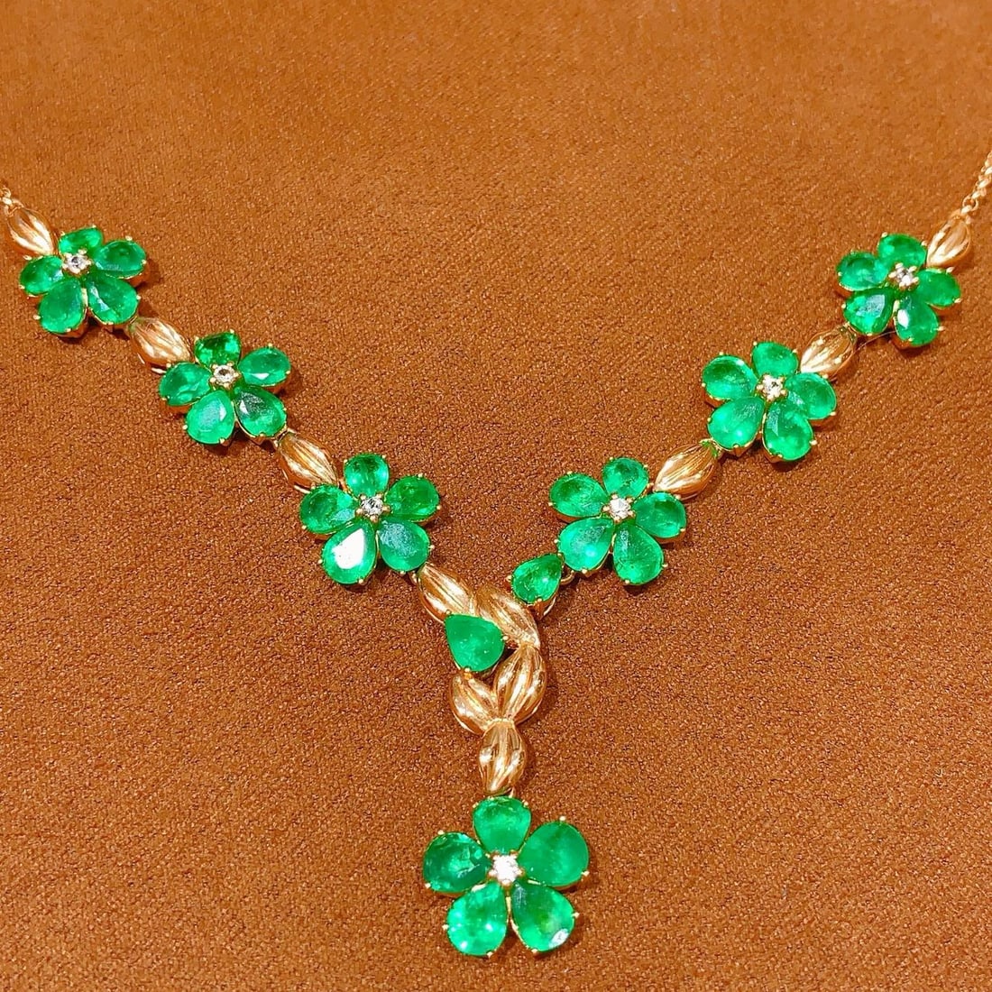14k Gold 12.75 Ct Natural Emerald & Sapphire Necklace - 4