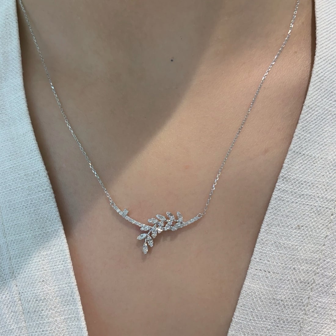 14k Gold 0.28 Ct Natural H Diamond Necklace: Ref:231166344 // gold content:14k gold // main gemstone:diamond // shape:multiple // carat weight:0. 28ct // clarity grade:vs-si // color:h // treatment:natural // Low Estimate: 2400 Condition: New