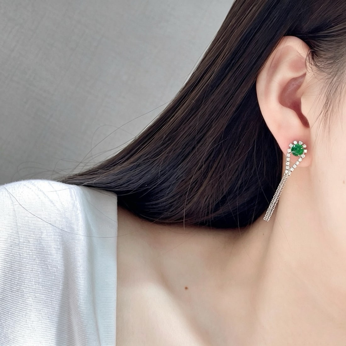 14k Gold 2.25 Ctw Natural Emerald & Diamond Earrings: Ref:231166348 // gold content:14k gold // main gemstone:emerald // shape:round // carat weight:1. 73ct // color:green // treatment:natural // cut grade:g // // adjacent gemstone 2 : diamond //