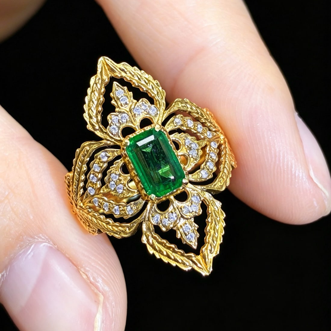 14k Gold 0.85 Ctw Natural Emerald & Diamond Ring - 2