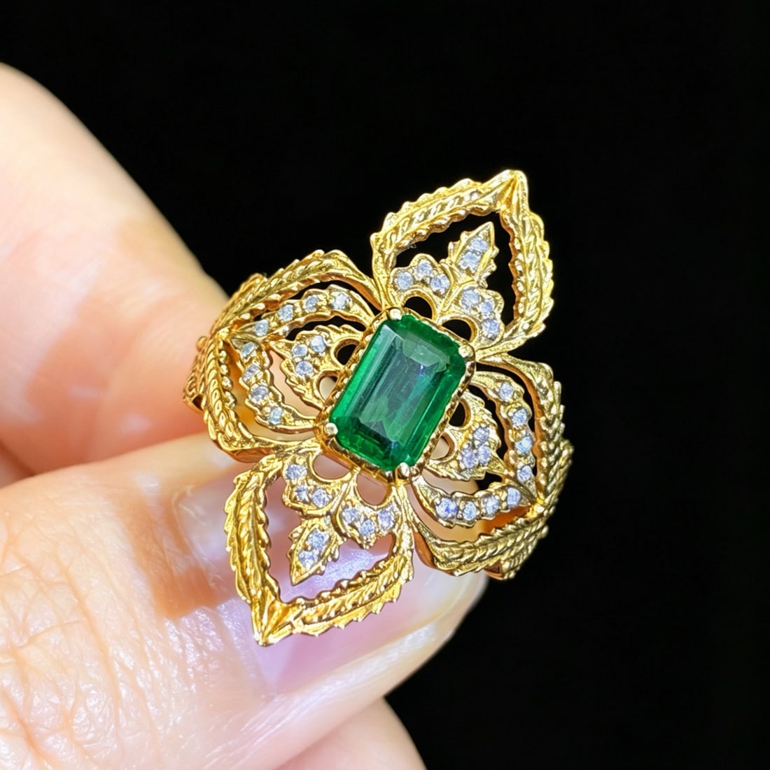 14k Gold 0.85 Ctw Natural Emerald & Diamond Ring - 3