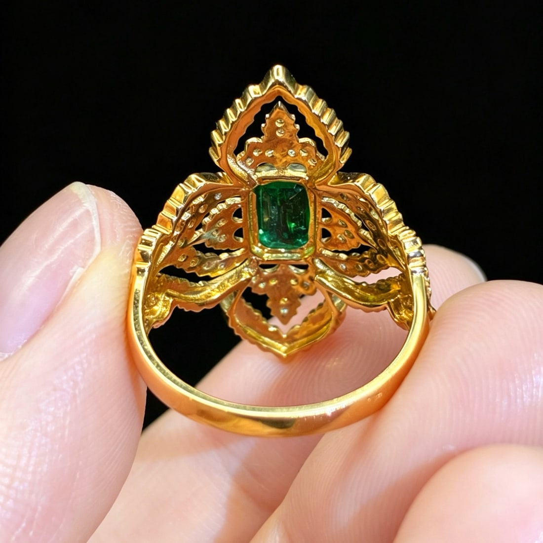 14k Gold 0.85 Ctw Natural Emerald & Diamond Ring - 5