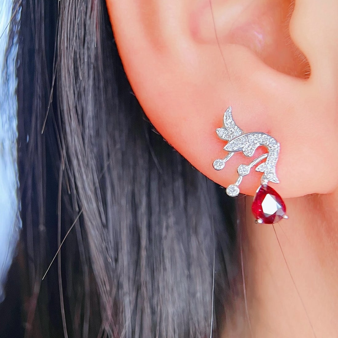 14k Gold 1.23 Ctw Natural Ruby & Diamond Earrings: Ref:231166351 // gold content:14k gold // main gemstone:ruby // shape:pear // carat weight:1. 00ct // color:pigeonblood red // treatment:natural // // adjacent gemstone 2 : diamond // shape:round //