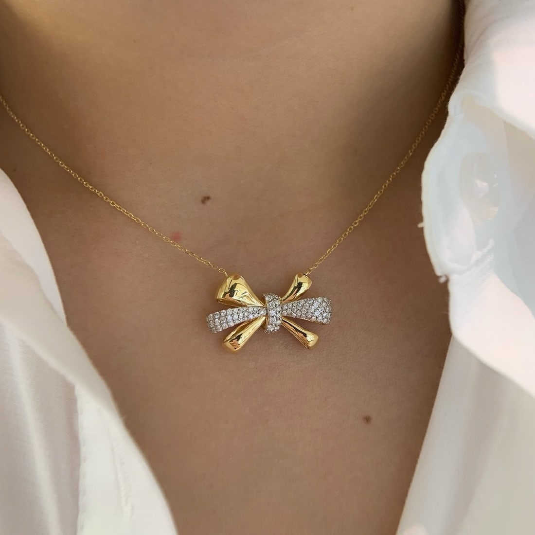 14k Gold 0.4 Ct Natural H Diamond Necklace: Ref:231166353 // gold content:14k gold // main gemstone:diamond // shape:round // carat weight:0. 4ct // clarity grade:vs-si // color:h // treatment:natural // cut grade:g // Low Estimate: 4600