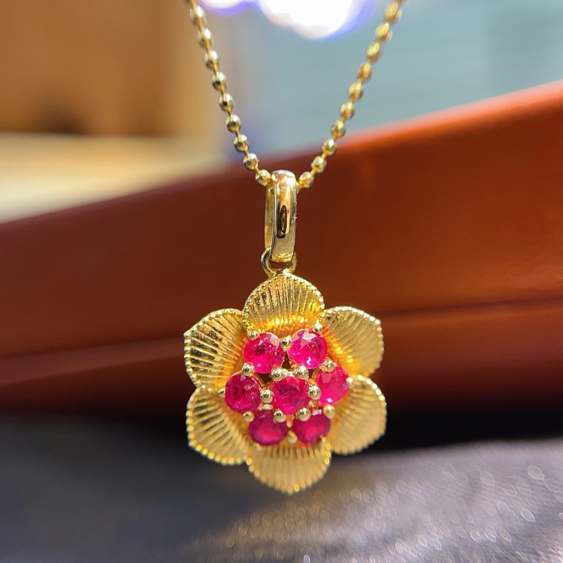 14k Gold 1.00 Ct Natural Ruby & Flowers Pendant( Without Chain ): Ref:231166363 // gold content:14k gold // main gemstone:ruby // shape:round // carat weight:1. 00ct // color:red // treatment:natural // cut grade:g // Condition: New Low Estimate: 2600.00 High