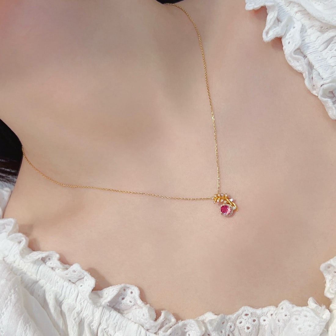 14k Gold 0.80 Ctw Natural Sapphire & Diamond Pendant( Without Chain ): Ref:231166368 // gold content:14k gold // main gemstone:sapphire // shape:oval // carat weight:0. 65ct // color:pink // treatment:natural // // adjacent gemstone 2 : diamond // shape:round // carat