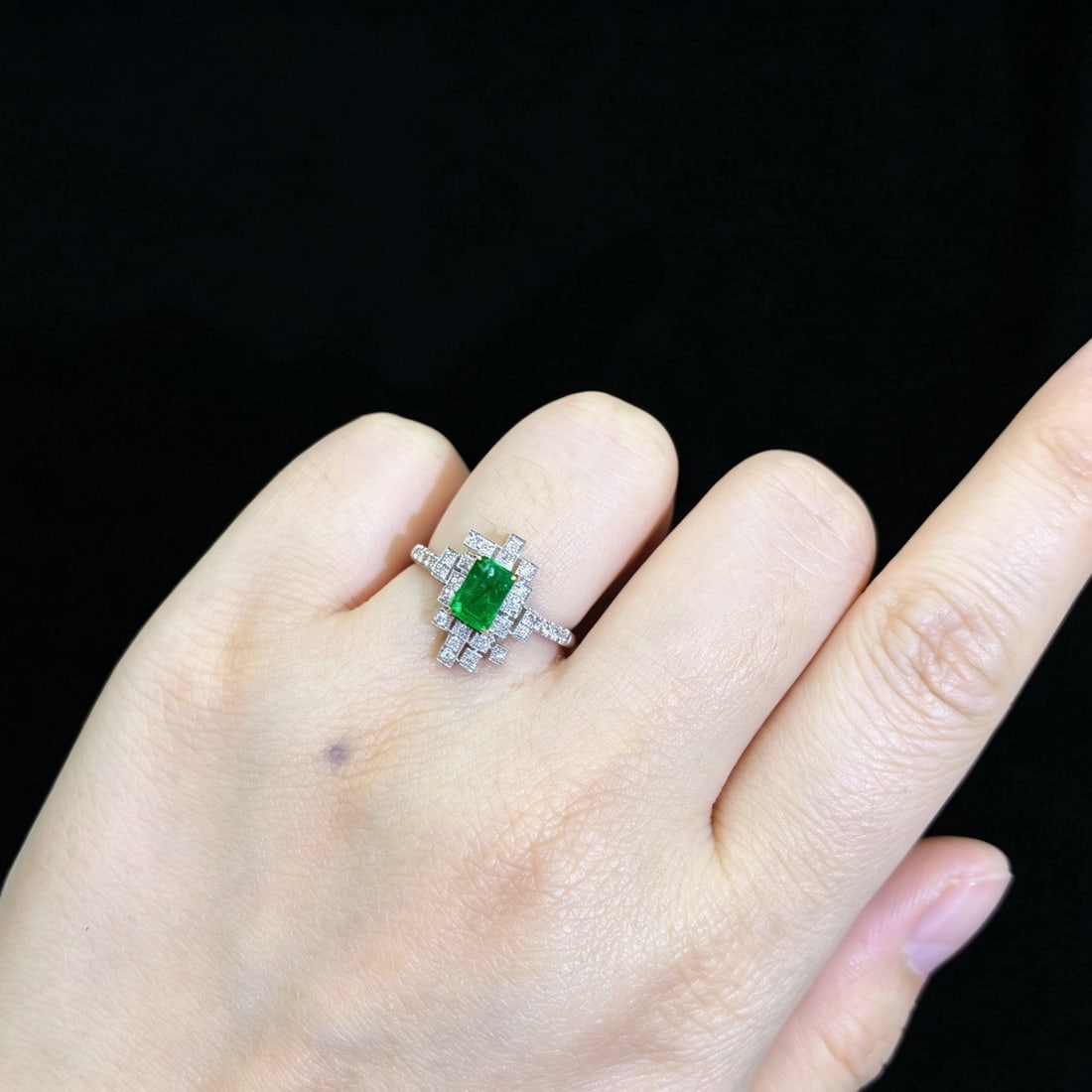 14k Gold 0.99 Ctw Natural Emerald & Diamond Ring: Ref:231166380 // gold content:14k gold // ring size:7. 25us // // main gemstone:emerald // shape:octagonal // carat weight:0. 67ct // color:green // treatment:natural // // adjacent gemstone 2 :