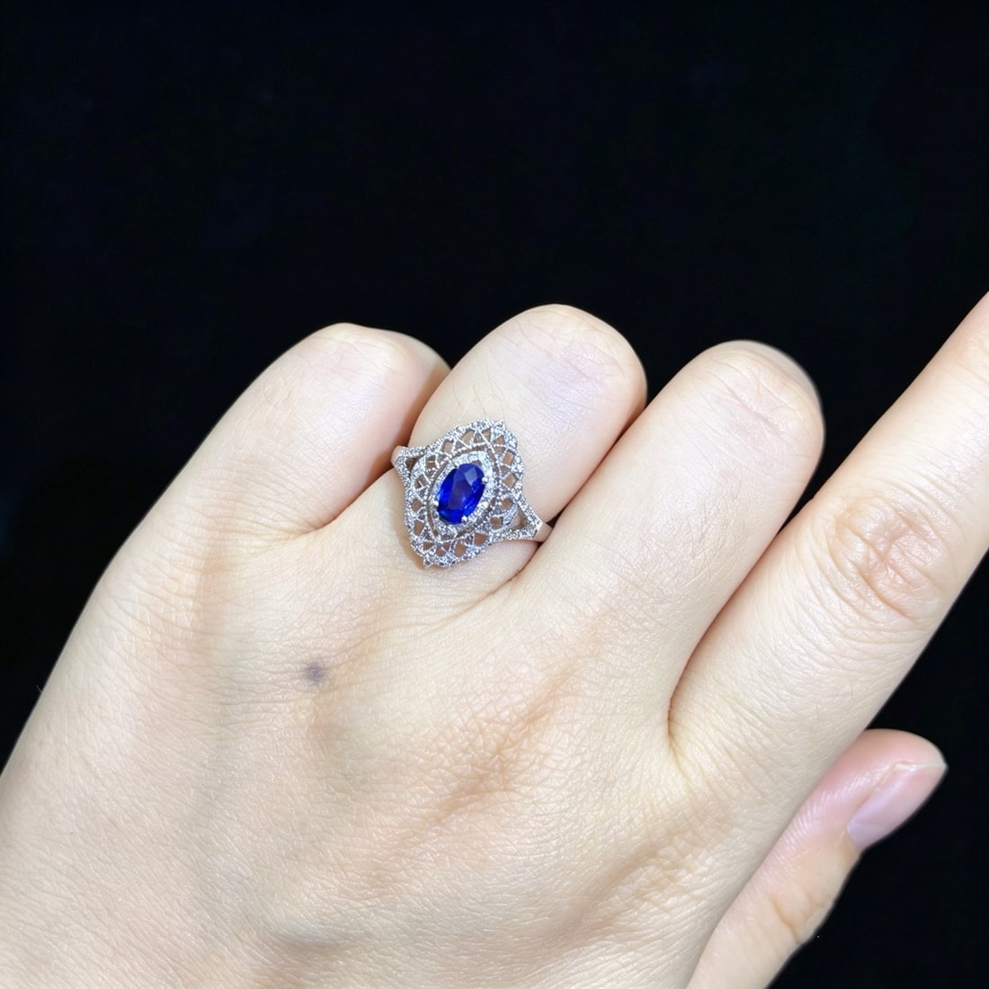 14k Gold 0.80 Ctw Natural Sapphire & Diamond Ring: Ref:231166381 // gold content:14k gold // ring size:7. 25us // // main gemstone:sapphire // shape:oval // carat weight:0. 61ct // color:blue // treatment:natural // // adjacent gemstone 2 : diamond