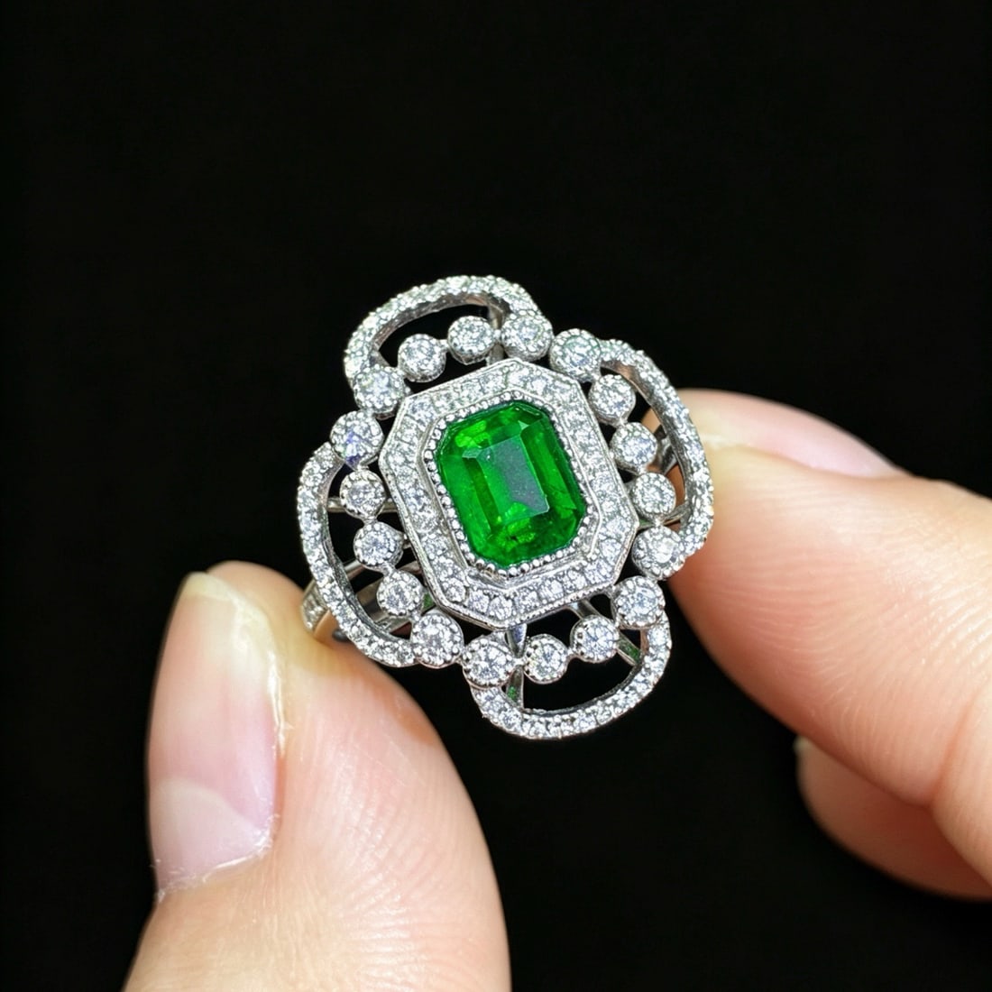 14k Gold 1.31 Ctw Vivid Green Natural Emerald & Diamond Ring - 2