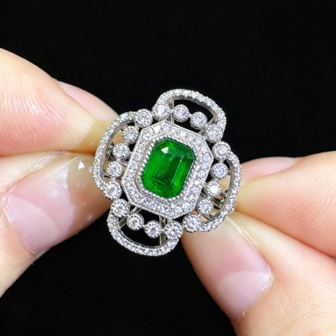 14k Gold 1.31 Ctw Vivid Green Natural Emerald & Diamond Ring - 3