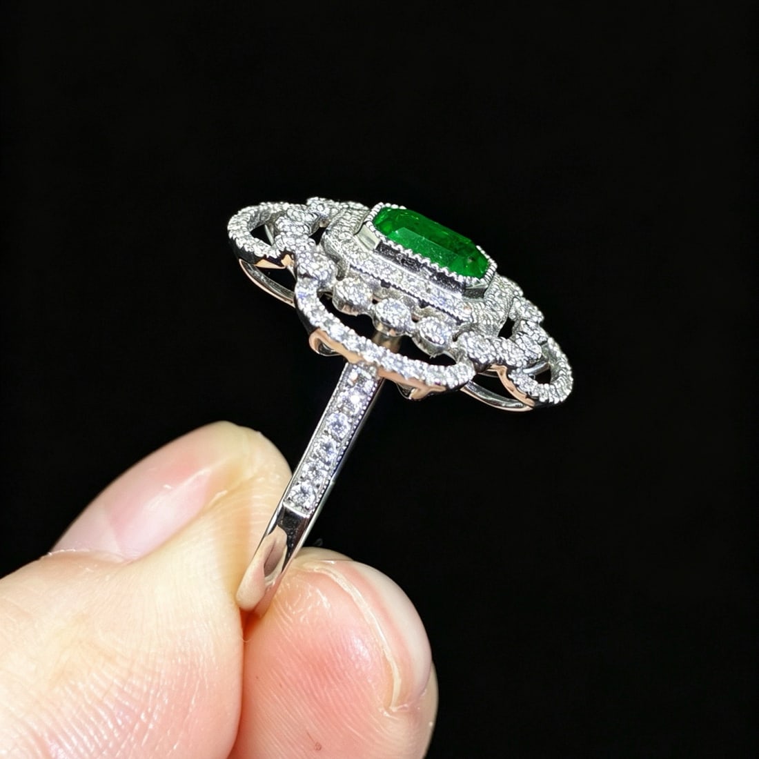 14k Gold 1.31 Ctw Vivid Green Natural Emerald & Diamond Ring - 4