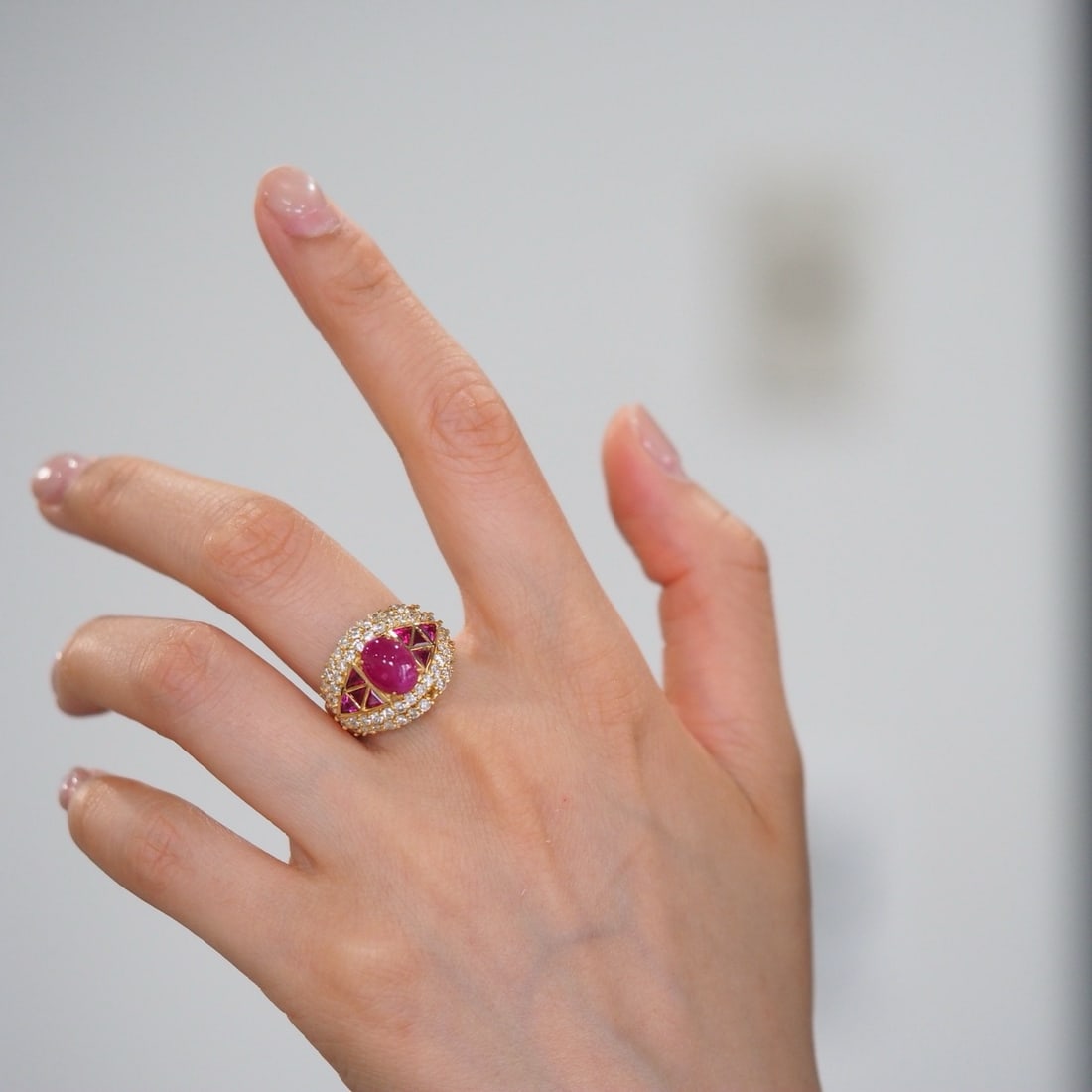 14k Gold 4.20 Ctw Natural Ruby & Diamond Ring: Ref:231166384 // gold content:14k gold // ring size:7. 25us // // main gemstone:ruby // shape:oval // carat weight:2. 73ct // color:red // treatment:natural // // adjacent gemstone 2 : diamond // shap