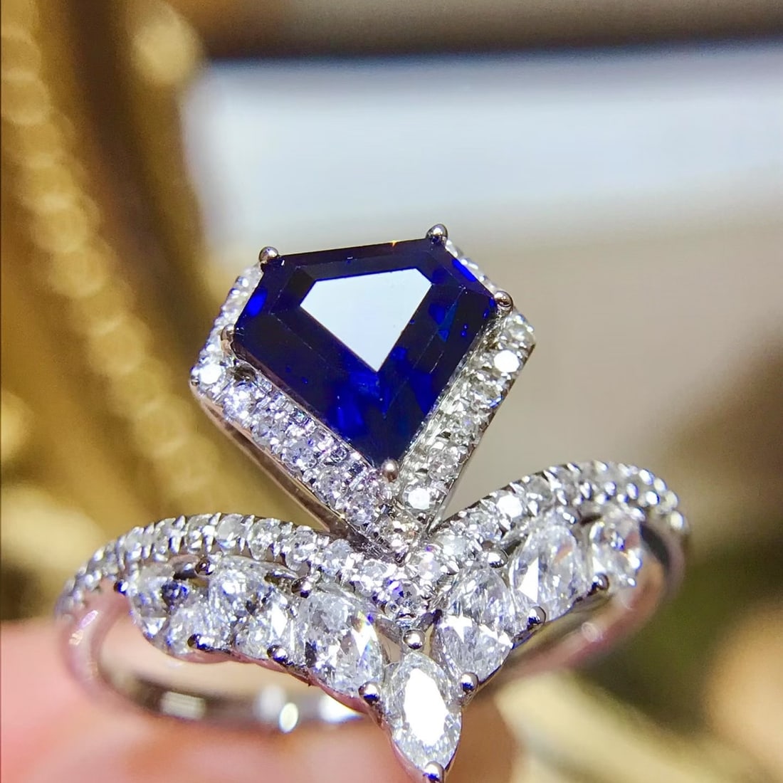 14k Gold 2.25 Ctw Vivid Blue Natural Sapphire & Diamond Ring - 3