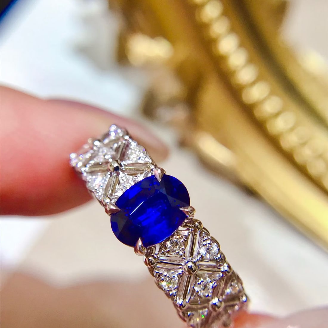 14k Gold 1.3 Ctw Vivid Blue Natural Sapphire & Diamond Ring - 3