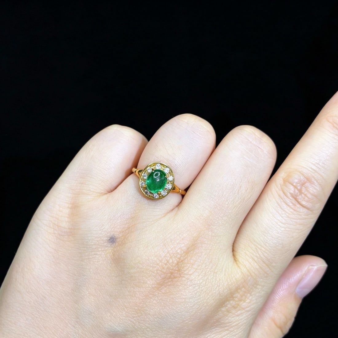 14k Gold 1.56 Ctw Natural Emerald & Diamond Ring: Ref:231166417 // gold content:14k gold // ring size:7. 25us // // main gemstone:emerald // shape:oval // carat weight:1. 36ct // color:green // treatment:natural // // adjacent gemstone 2 : diamond