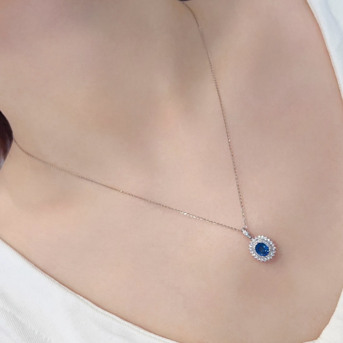 14k Gold 1.57 Ctw Natural Sapphire & Diamond Pendant( Without Chain ): Ref:231166421 // gold content:14k gold // main gemstone:sapphire // shape:oval // carat weight:0. 9ct // color:blue // treatment:natural // // adjacent gemstone 2 : diamond // shape:round // carat wei