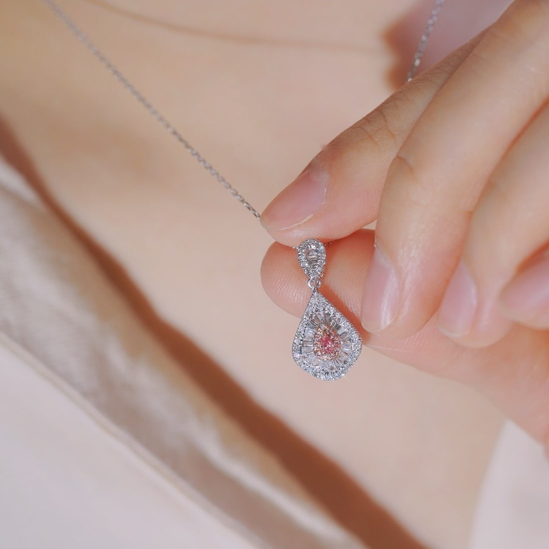 14k Gold 0.45 Ct Natural Color Diamond Necklace: Ref:231166422 // gold content:14k gold // main gemstone:diamond // shape:multiple // carat weight:0. 45ct // clarity grade:vs-si // color:color // treatment:natural // Condition: New Low Estimate: