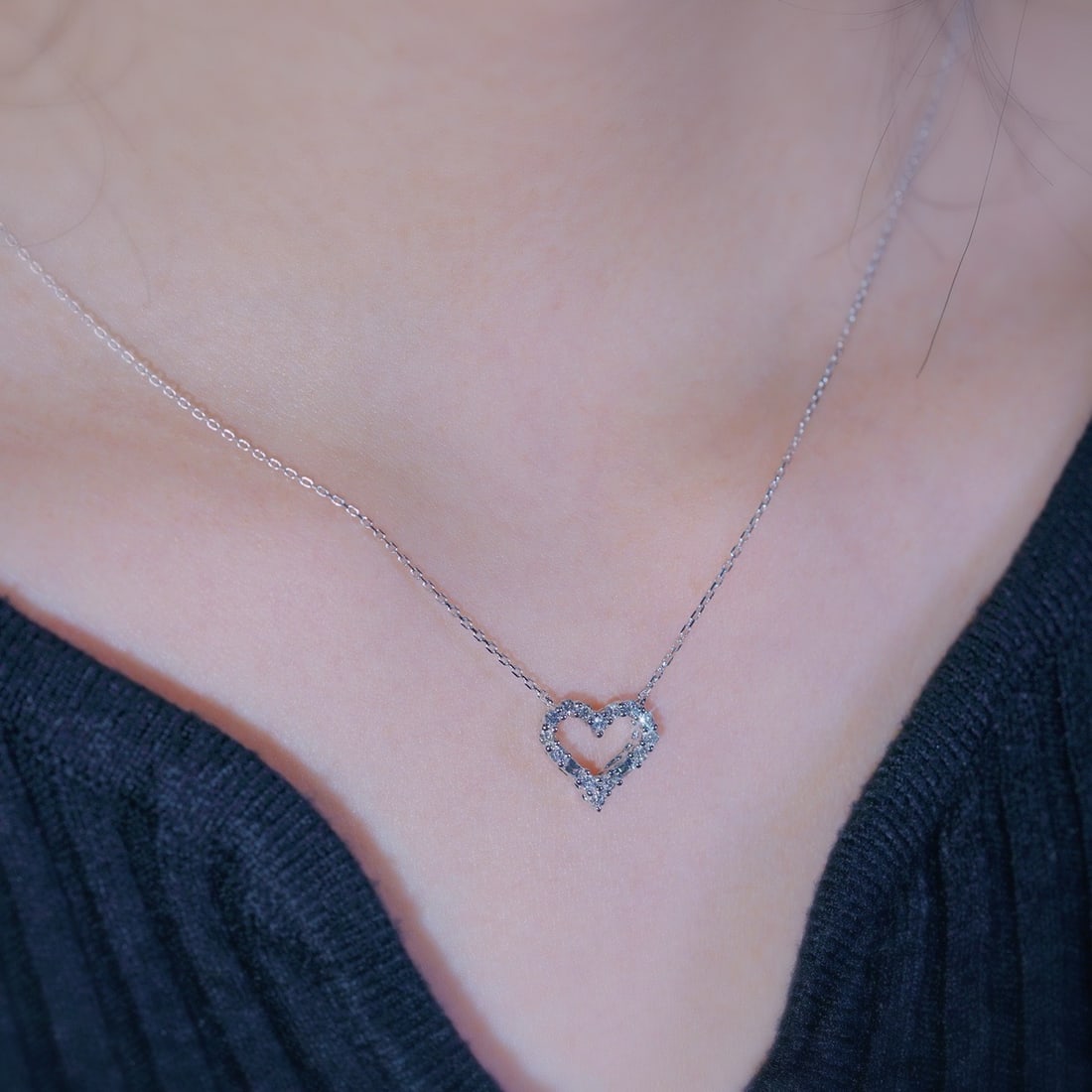 14k Gold 0.30 Ctw Natural H Diamond Necklace: Ref:231166424 // gold content:14k gold // main gemstone:diamond // shape:baguette // carat weight:0. 06ct // clarity grade:vs-si // color:h // treatment:natural // // adjacent gemstone 2 : diamond //