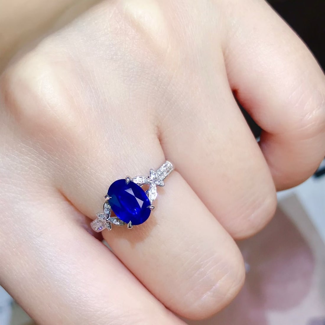 14k Gold 2.05 Ctw Vivid Blue Natural Sapphire & Diamond Ring: Ref:231166425 // gold content:14k gold // ring size:7. 25us // // main gemstone:sapphire // shape:oval // carat weight:1. 9ct // color:vivid blue // treatment:natural // // adjacent gemstone 2 :