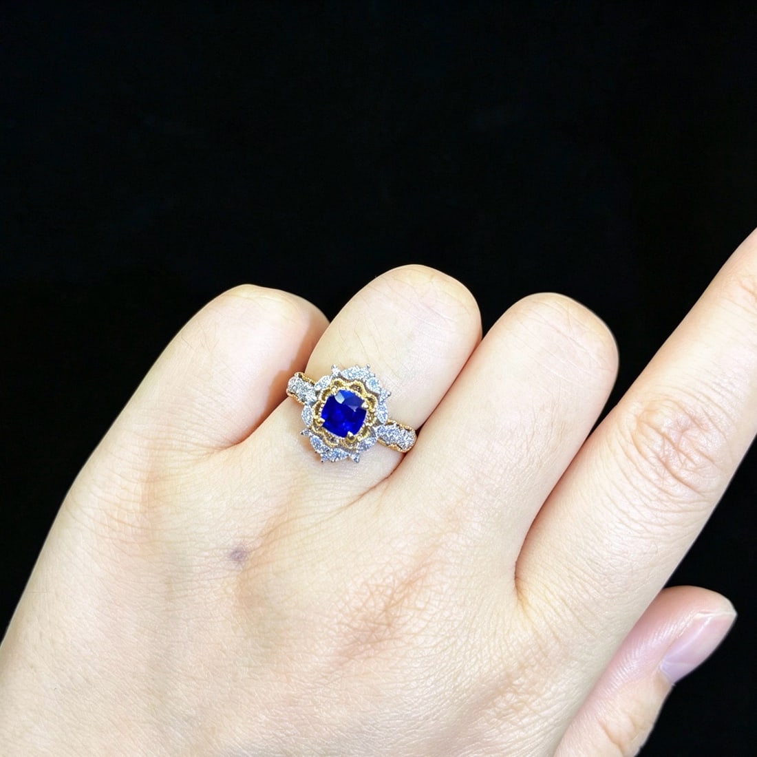 14k Gold 1.38 Ctw Natural Sapphire & Diamond Ring: Ref:231166427 // gold content:14k gold // ring size:7. 25us // // main gemstone:sapphire // shape:cushion // carat weight:1. 01ct // color:royal blue // treatment:natural // // adjacent gemstone 2 : d