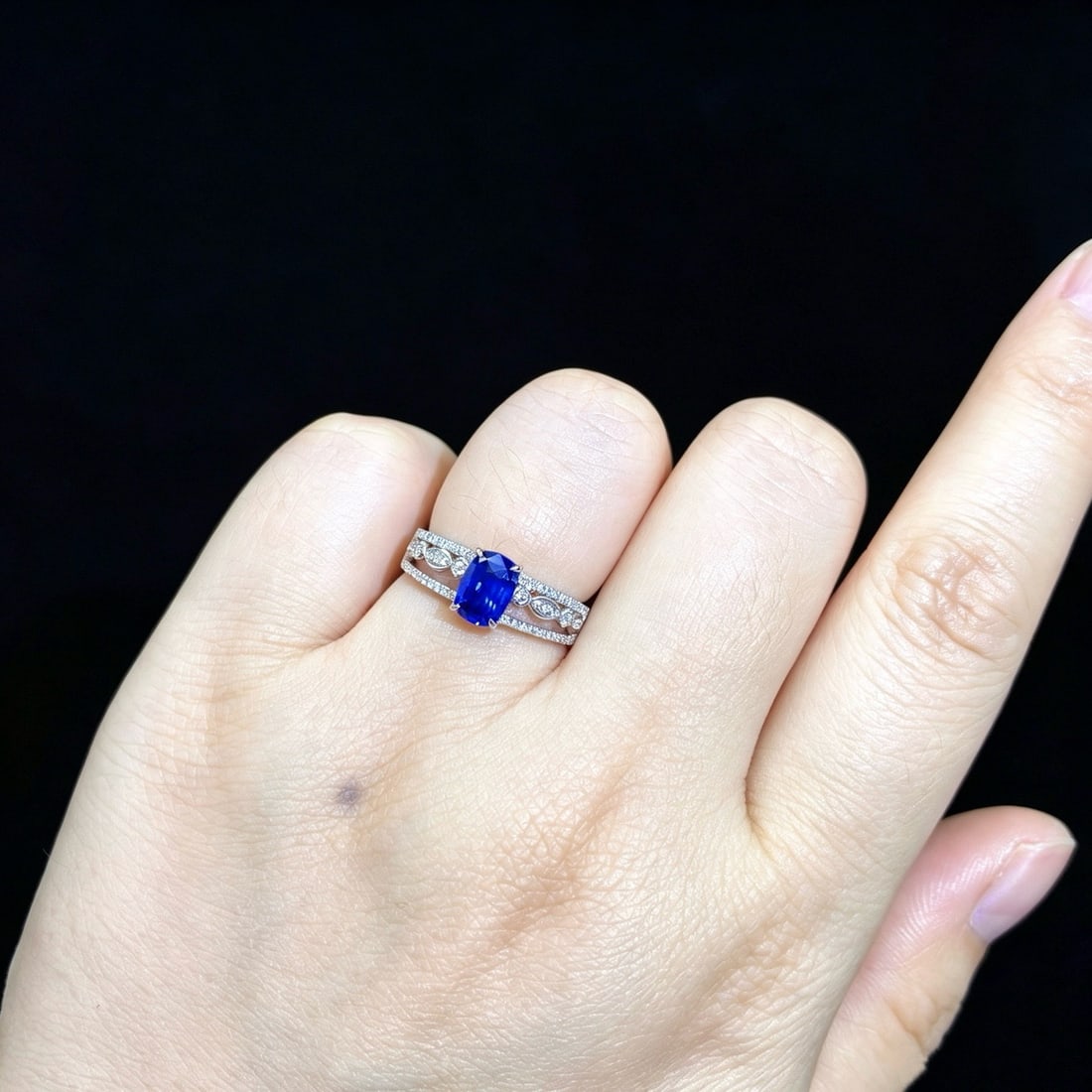14k Gold 1.52 Ctw Natural Sapphire & Diamond Ring: Ref:231166429 // gold content:14k gold // ring size:7. 25us // // main gemstone:sapphire // shape:cushion // carat weight:1. 24ct // color:blue // treatment:natural // // adjacent gemstone 2 :
