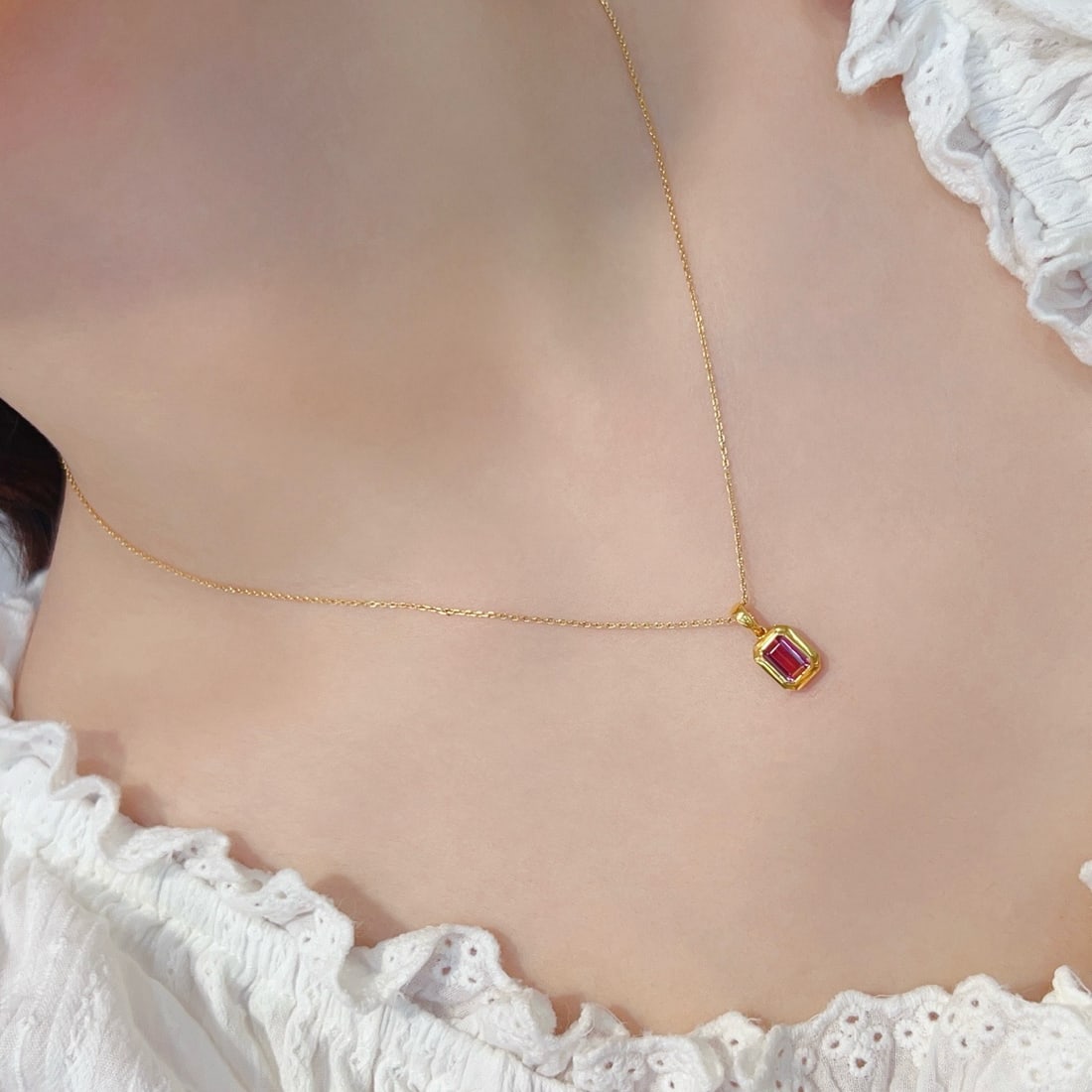 14k Gold 1.02 Ct Natural Tourmaline Pendant( Without Chain ): Ref:231166437 // gold content:14k gold // main gemstone:tourmaline // shape:octagonal // carat weight:1. 02ct // color:red // treatment:natural // Condition: New Low Estimate: 1200.00 High Estimate: 1
