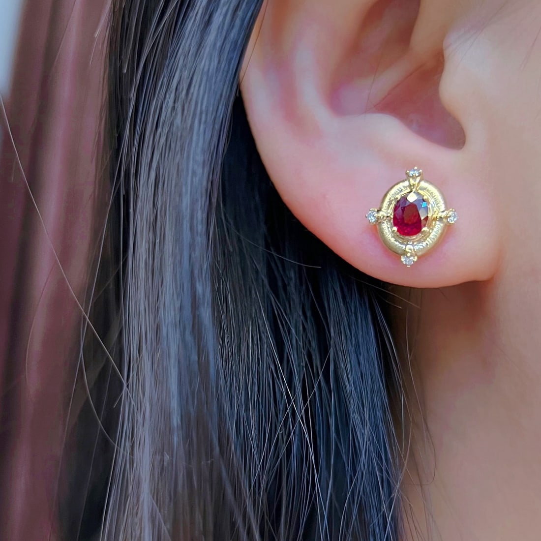 14k Gold 1.07 Ctw Natural Ruby & Diamond Earrings: Ref:231166442 // gold content:14k gold // main gemstone:ruby // shape:oval // carat weight:0. 95ct // color:pigeonblood red // treatment:natural // // adjacent gemstone 2 : diamond // shape:round //