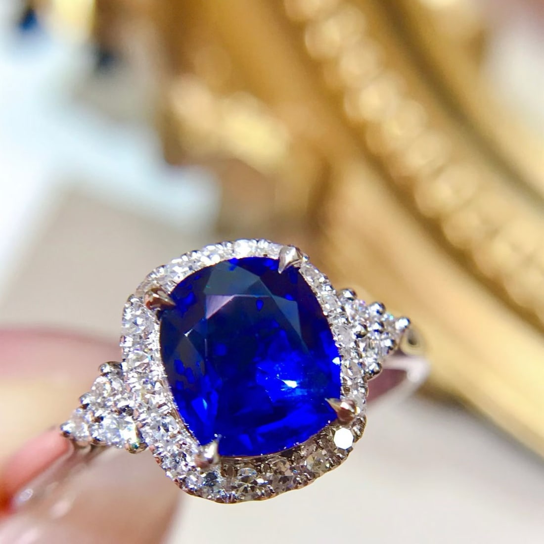 14k Gold 1.78 Ctw Vivid Blue Natural Sapphire & Diamond Ring - 2