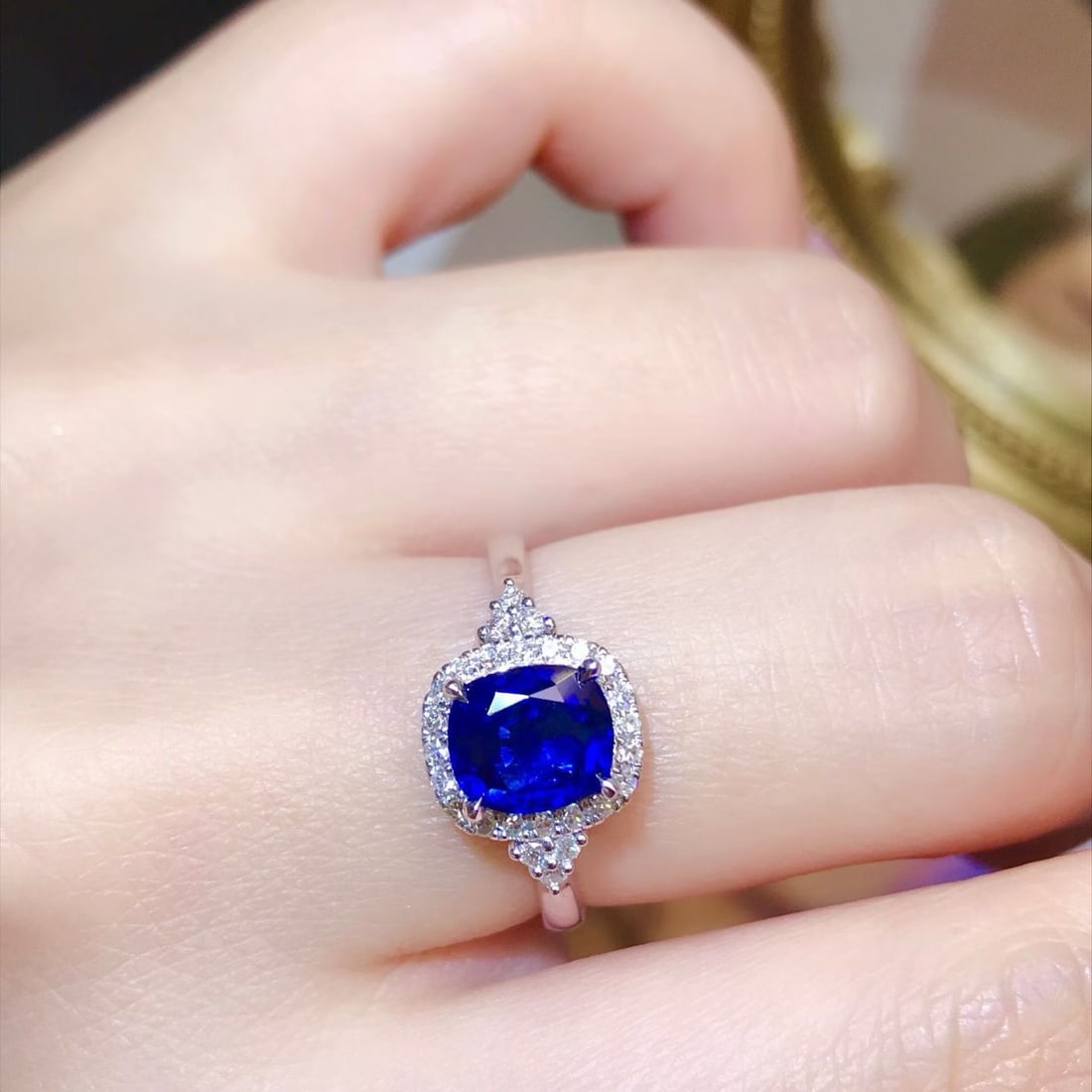 14k Gold 1.78 Ctw Vivid Blue Natural Sapphire & Diamond Ring - 4