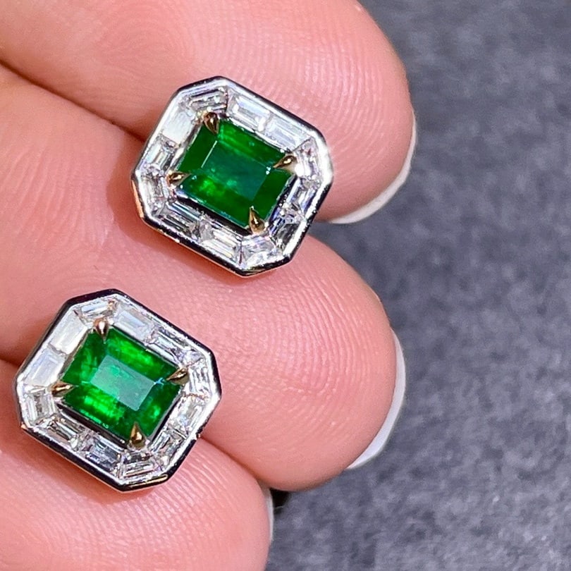 14k Gold 1.48 Ctw Vivid Green Natural Emerald & Diamond Earrings - 4