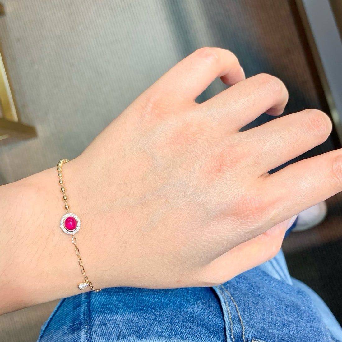 14k Gold 0.91 Ctw Natural Ruby & Diamond Bracelet: Ref:231166445 // gold content:14k gold // main gemstone:ruby // shape:oval // carat weight:0. 79ct // color:red // treatment:natural // // adjacent gemstone 2 : diamond // shape:round // carat