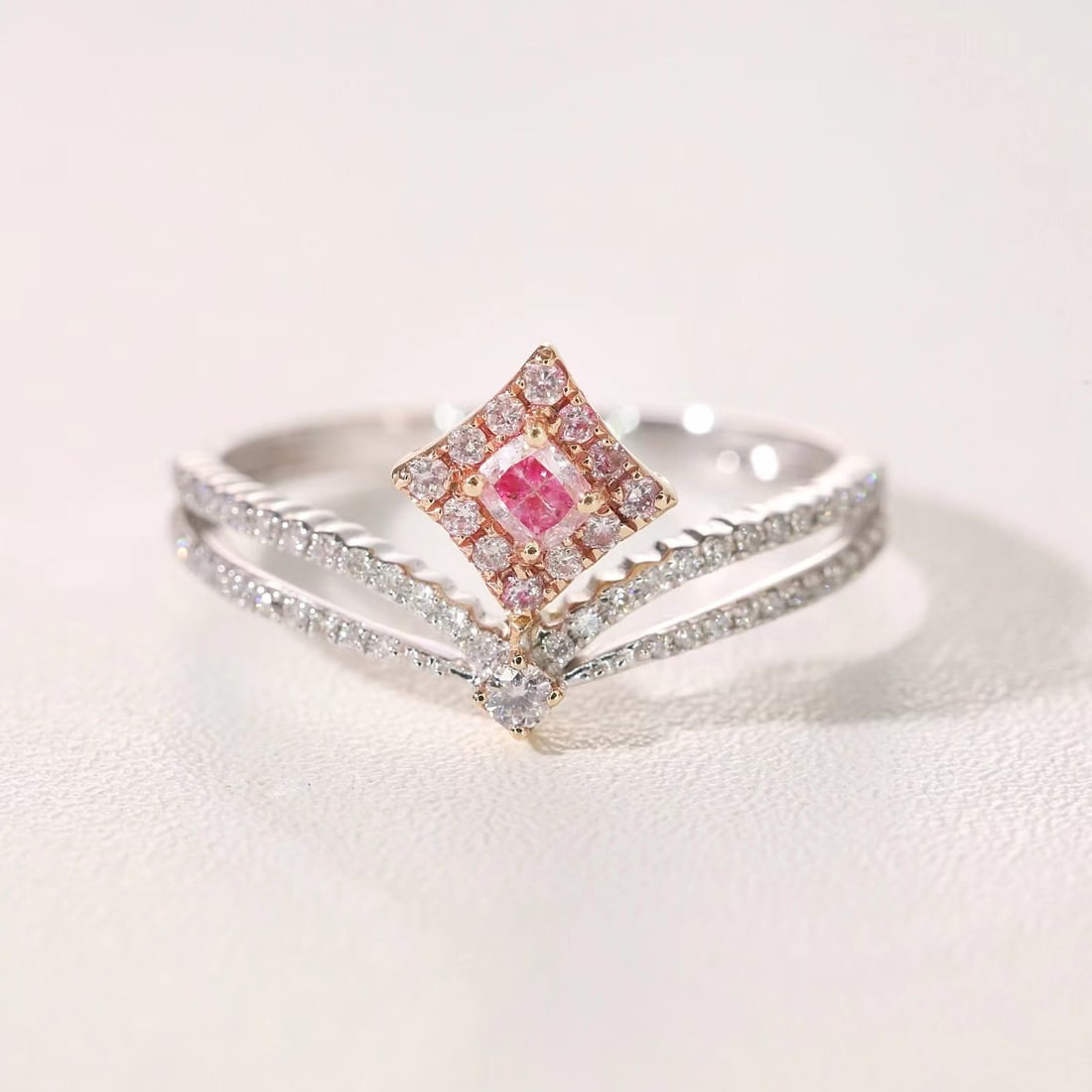 14k Gold 0.40 Ctw Natural Pink Diamond & Diamond Ring - 7