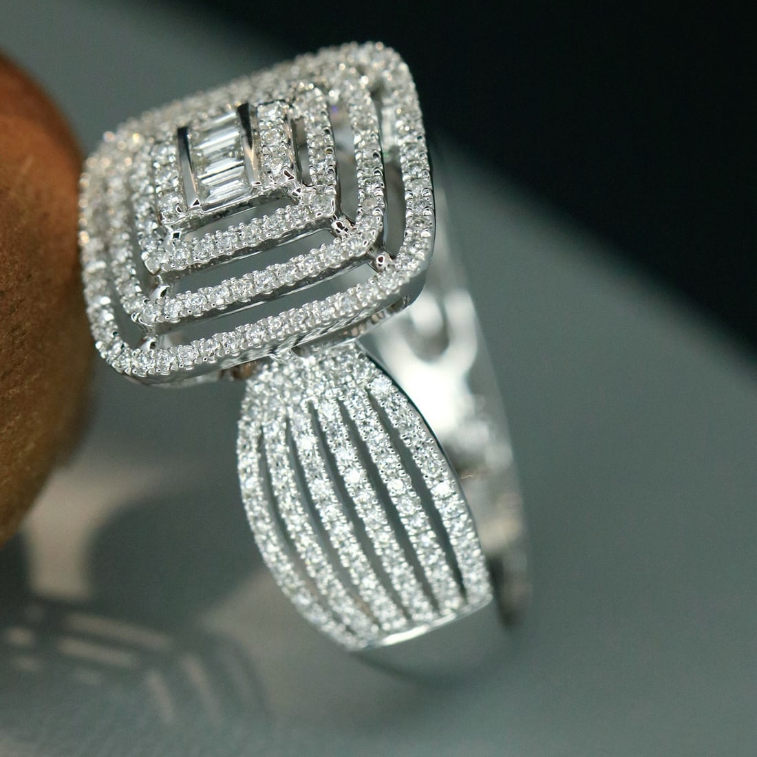 14k Gold 0.6 Ct Natural H Diamond Ring - 4