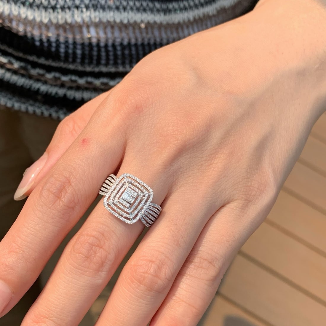 14k Gold 0.6 Ct Natural H Diamond Ring - 8